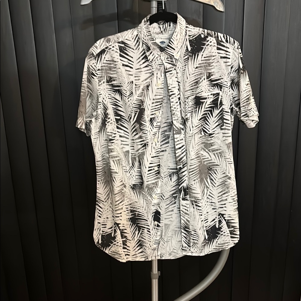 Old Navy Black and White Tropical Casual Shirt